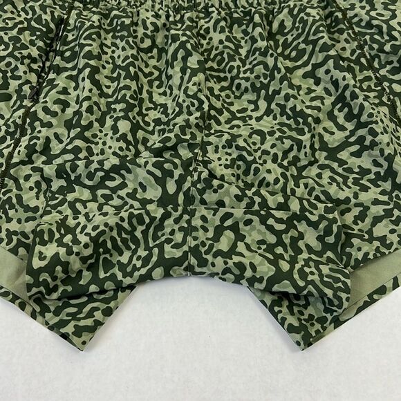 Athleta Green Camo Hustle 4.5" Running Shorts Small - Picture 6 of 13